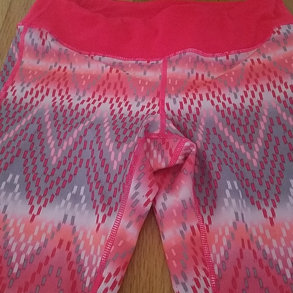 EUC Workout Capris - Picture 2 of 4